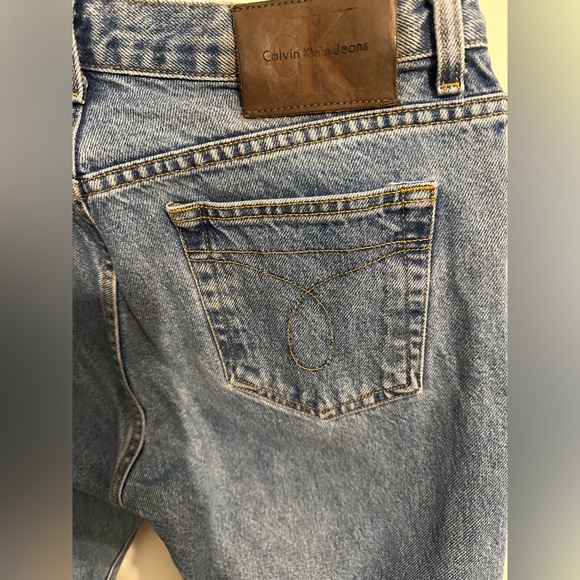 Vintage Calvin Klein Jeans Women's Straight Leg in Blue - Picture 3 of 7